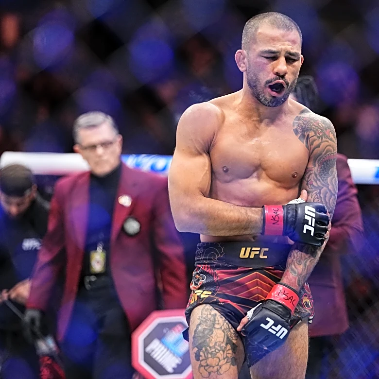 Alexandre Pantoja releases statement after gruesome injury ends title reign at UFC 323