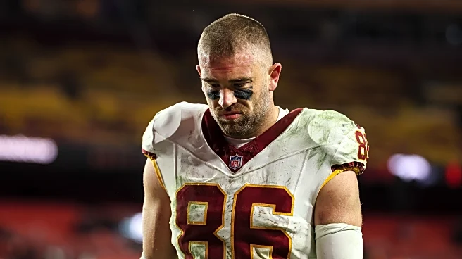 Zach Ertz carted from sideline with knee injury