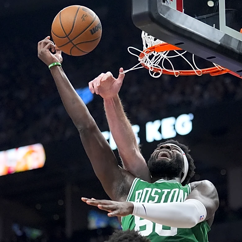 Celtics hold off Raptors rally to extend win streak to 5, beat Toronto 121-113
