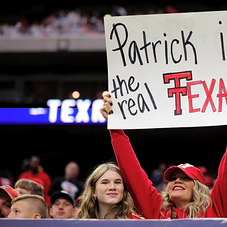 Chiefs-Texans LIVE updates: Kickoff coming soon at Arrowhead