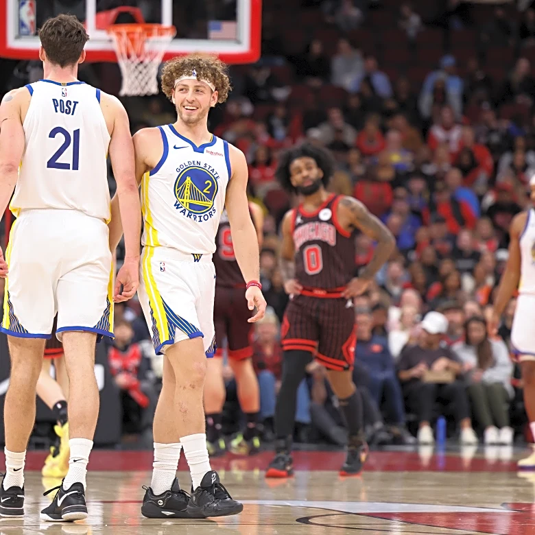 Warriors put on a show in blowout over Bulls