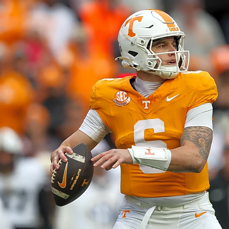 Tennessee opens up as a favorite over Illinois in Music City Bowl