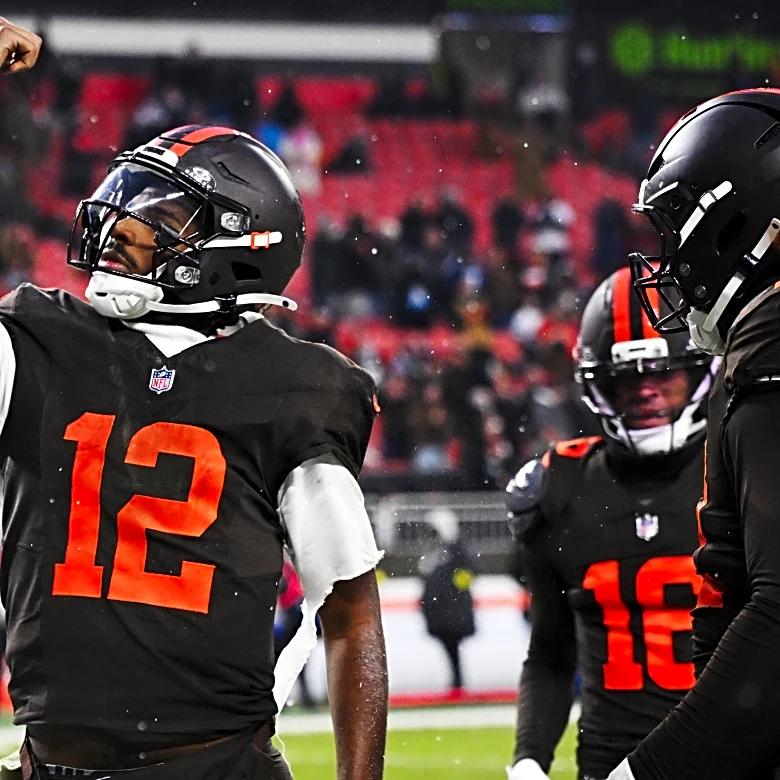 Shedeur Sanders scores four touchdowns in close loss