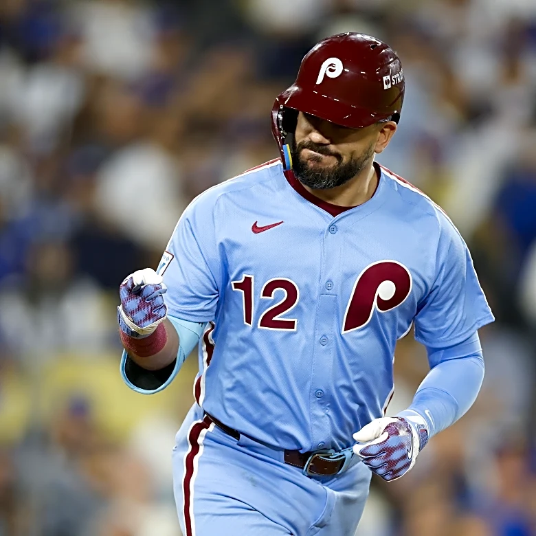 Report says Pirates make $100 million offer to Kyle Schwarber