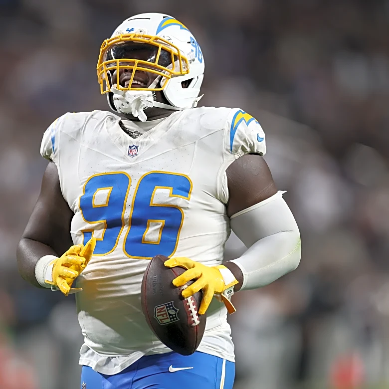 Chargers waive DT Naquan Jones