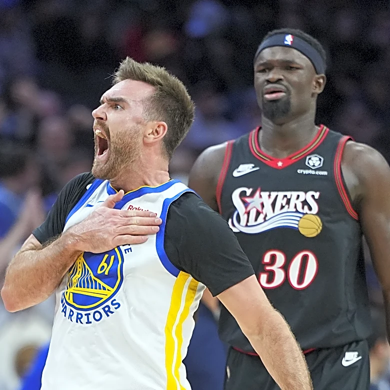 ‘Laxsanity’ takes off on Warriors road trip