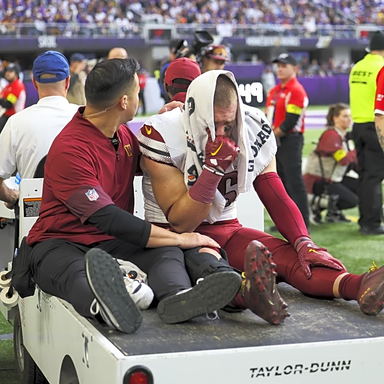 Zach Ertz suffers gruesome injury