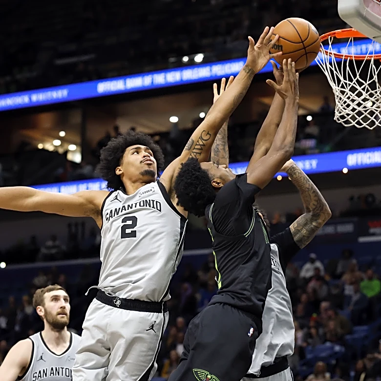 Spurs survive another disastrous third quarter to beat New Orleans