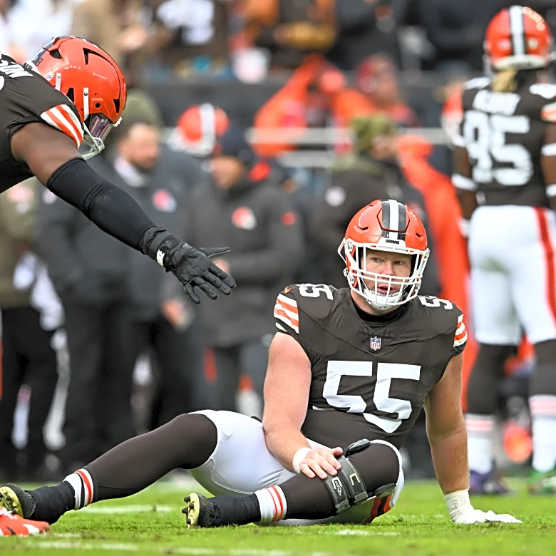 Daily Dawg Chow 12/9; Browns lose Center Ethan Pocic for the season