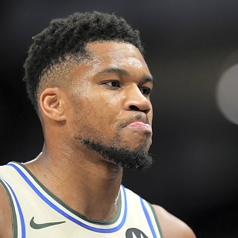 Milwaukee Bucks Poll: Your thoughts on the Giannis rumors