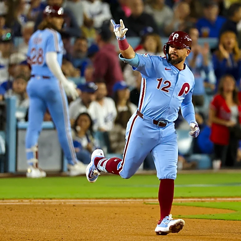 Kyle Schwarber to sign 5-year, $150 million deal with Philadelphia Phillies