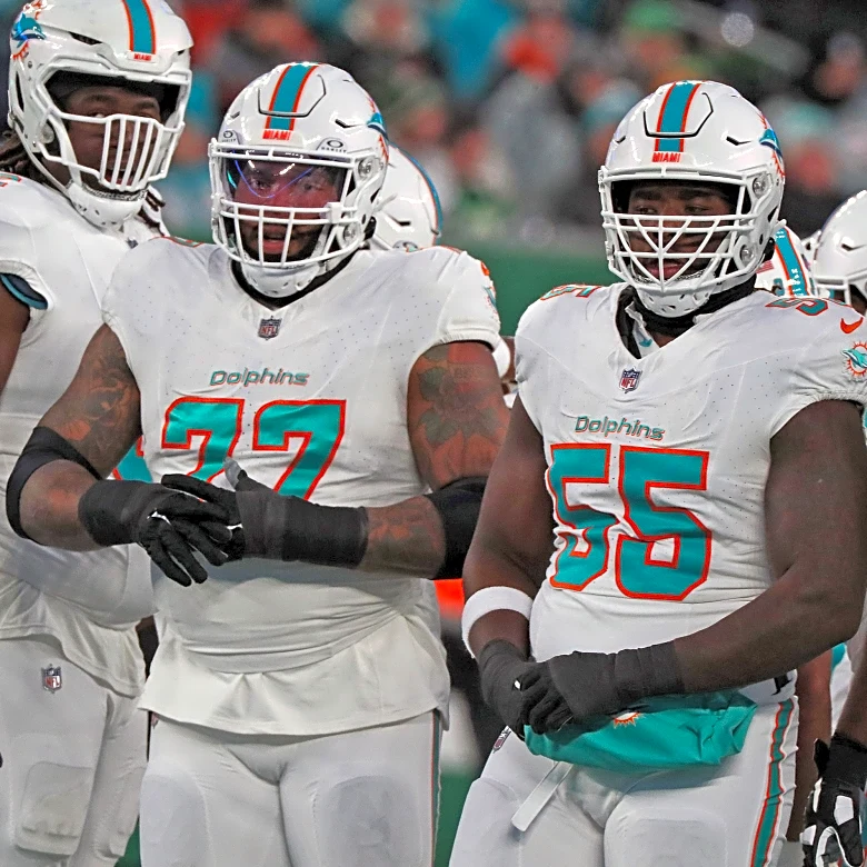 Dolphins’ Aaron Brewer has quietly become the NFL’s best center