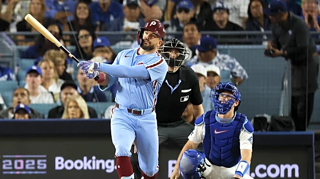 MLB News Outside the Confines: Kyle Schwarber finds brotherly love in Philadelphia