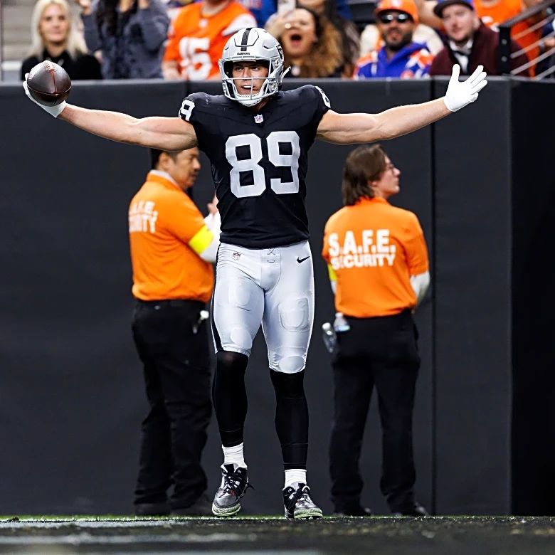 Brock Bowers plays every snap