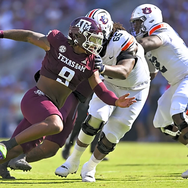 Cashius Howell, Trey Zuhn get SEC POTY honors