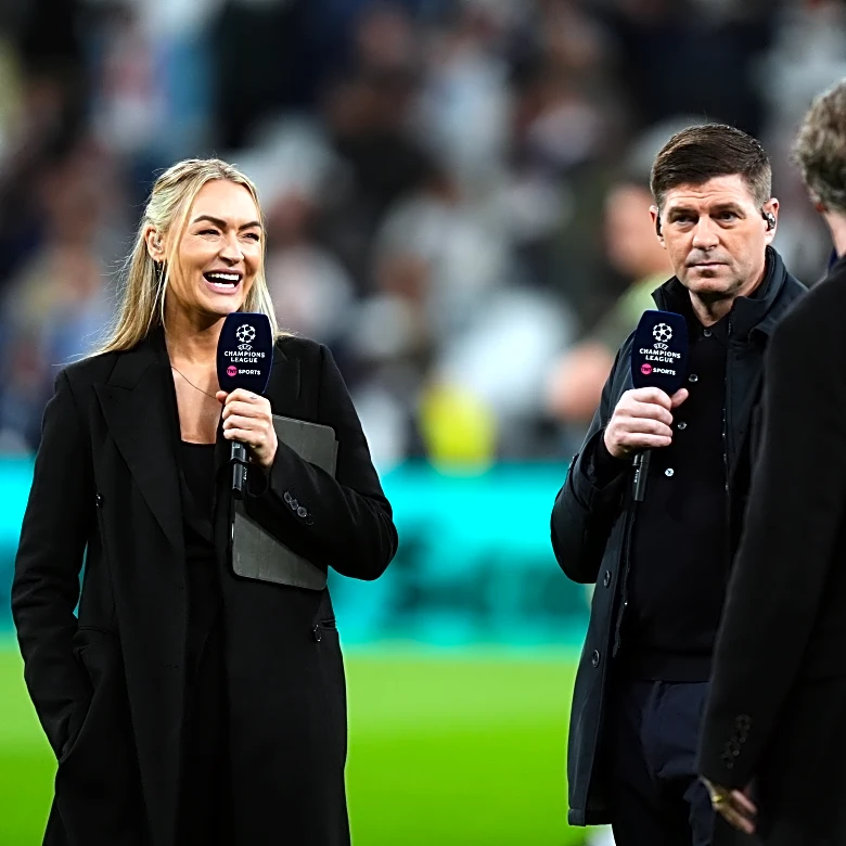 Gerrard Attempts to Mediate Slot-Salah in Public