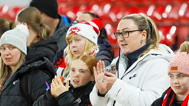 Cheer The Lasses On This Christmas!