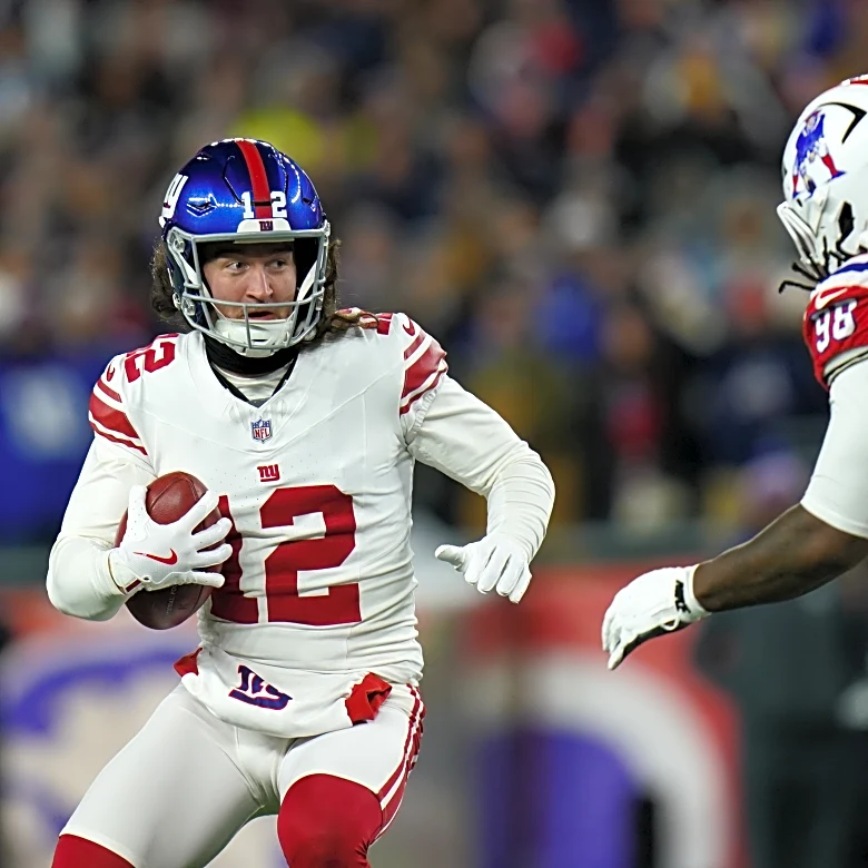 NY Giants’ punter suffered knee injury on field goal snafu vs. Patriots