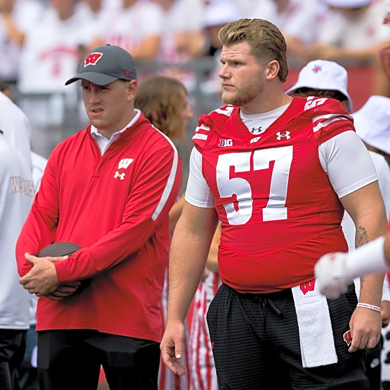 Wisconsin loses starting offensive lineman to the transfer portal