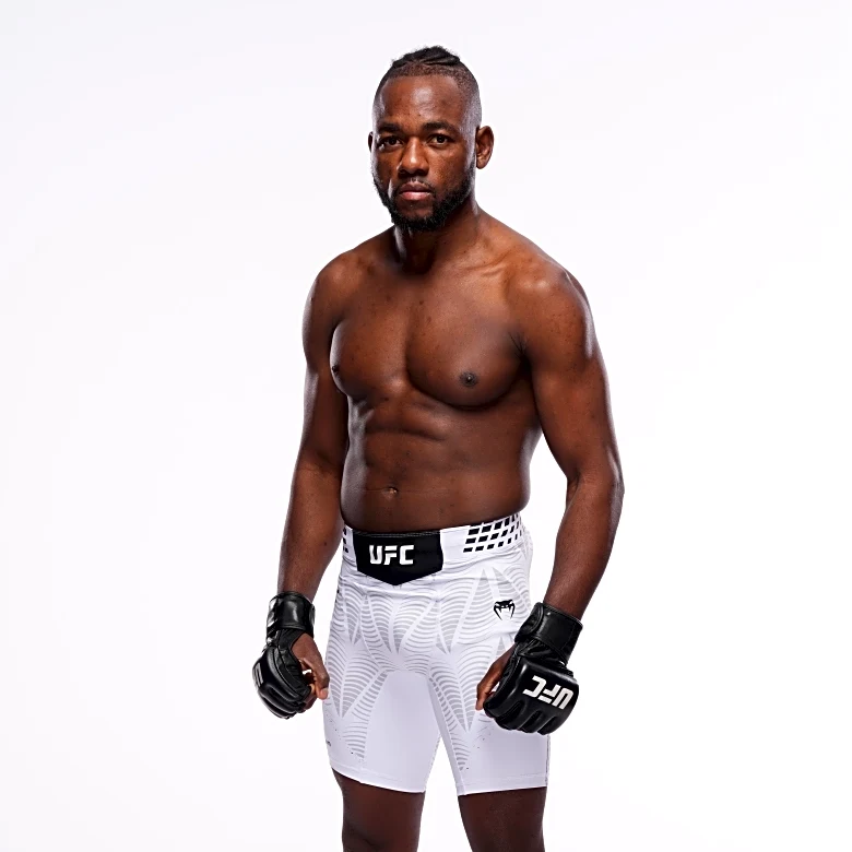 Starboob? Fight fans gawk and steroid accusations fly over Manel Kape’s growing breast | UFC Vegas 112