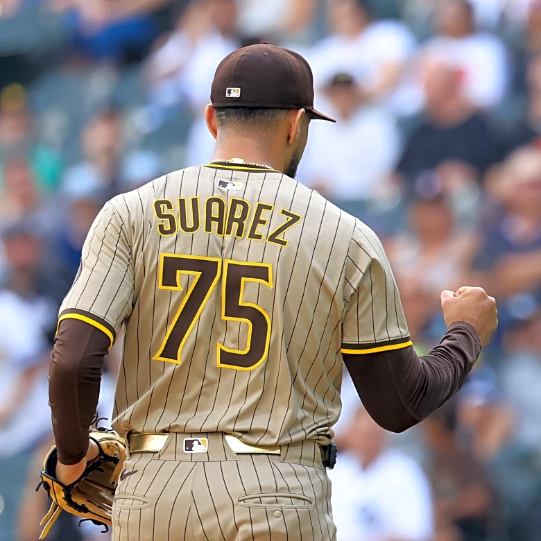 Braves News: Robert Suarez signed, Hurston Waldrep review, and more