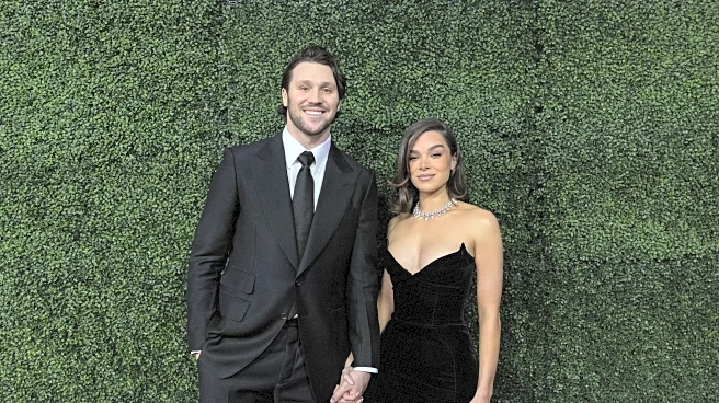 Buffalo Bills QB Josh Allen and wife Hailee Steinfeld are expecting