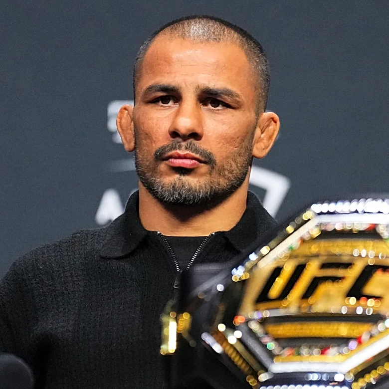 Alexandre Pantoja posts incredible workout video just one week after suffering gruesome arm injury at UFC 323