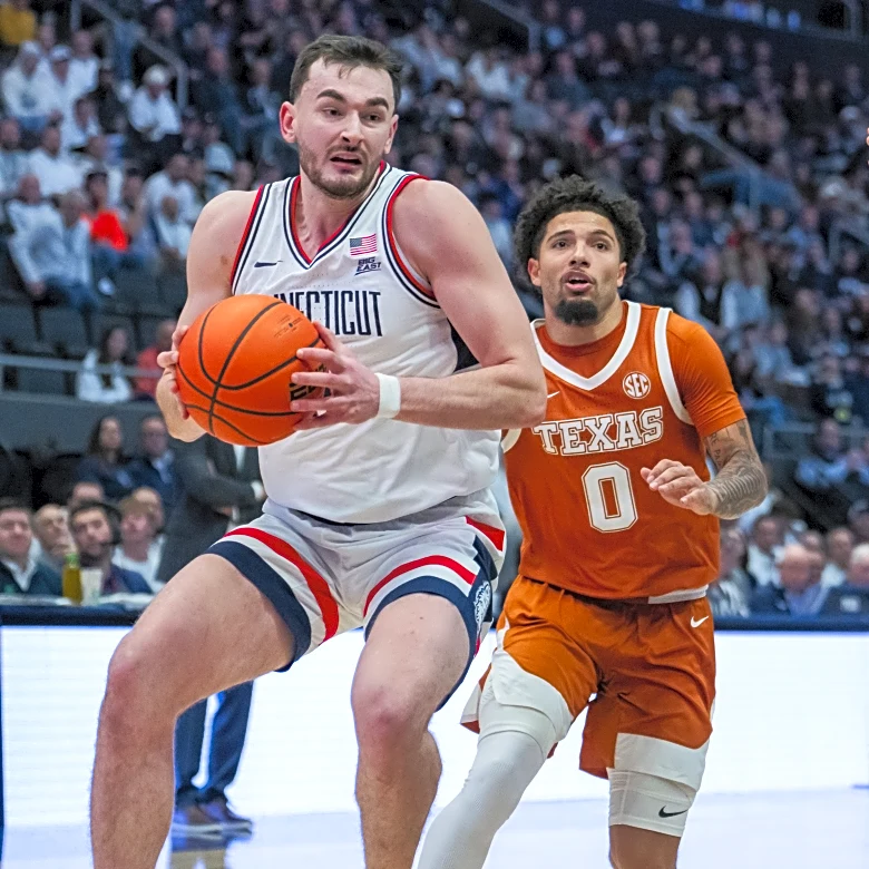 No. 5 UConn men’s basketball outlasts Texas, 71-63