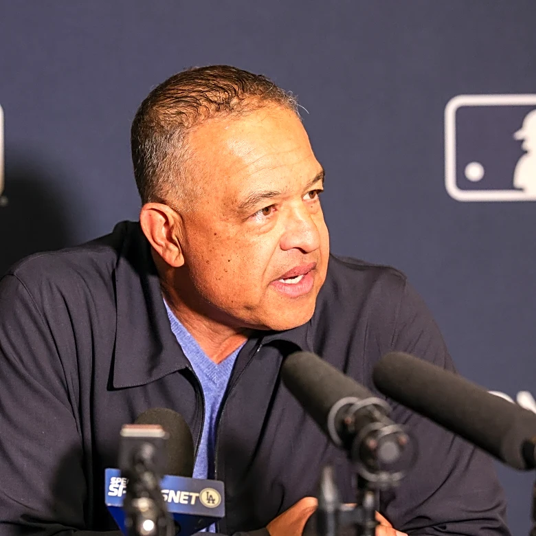 Dodgers notes: Edwin Díaz, Dave Roberts, Brett Pill