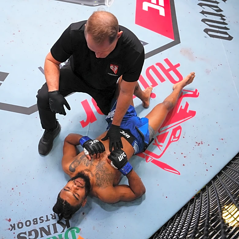 Head kick! Melquizael Costa closes out 2025 with Knockout of the Year candidate | UFC Vegas 112 video