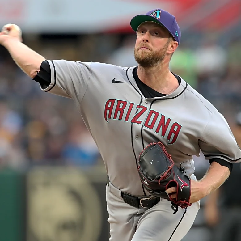 Snake Bytes 12/14 Merrill Kelly is back!