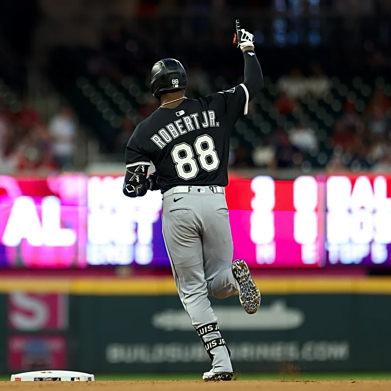 MLB Roundup: Jorge Polanco to Mets, Luis Robert in demand