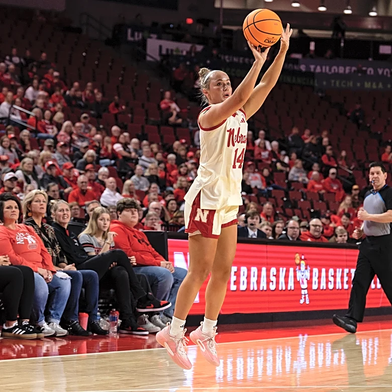 Nebraska Women’s Basketball Flies by Illinois St 85-44