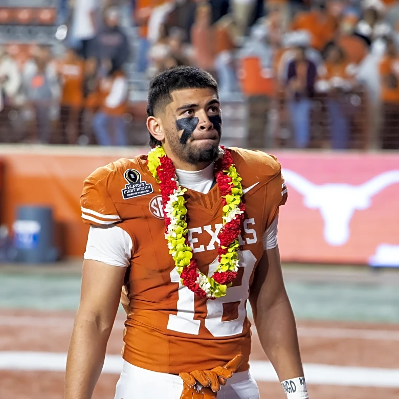 Texas LB Liona Lefau leaves team