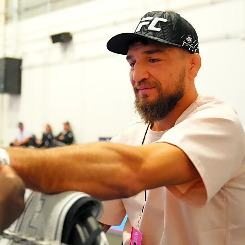 Yaroslav Amosov slams fighters who say they want want war – ‘If you don’t know what war is, shut up’