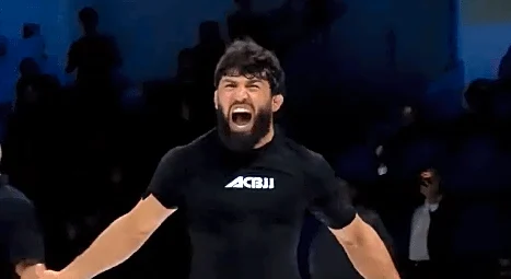 Video: Arman Tsarukyan wins ACBJJ belt with last-minute submission