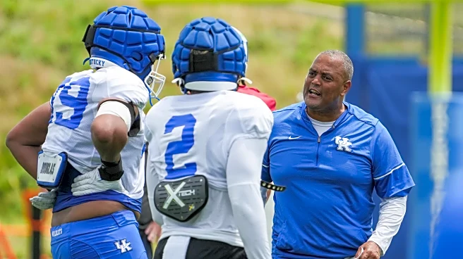 Anwar Stewart officially staying as Kentucky Football d-line coach