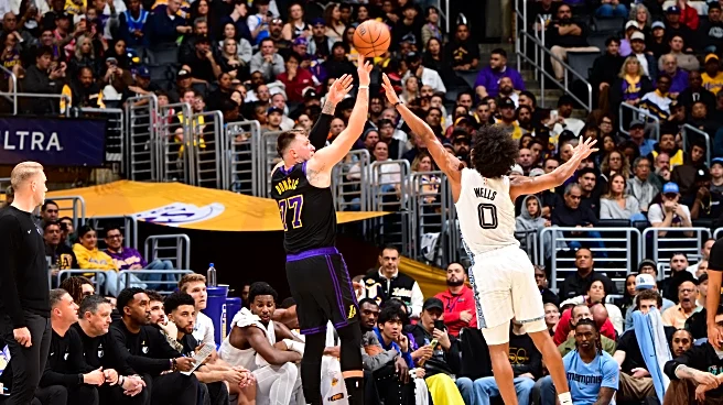 Lakers pull away late to beat Grizzlies
