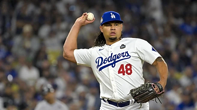 Dodgers sign Brusdar Graterol, avoid salary arbitration
