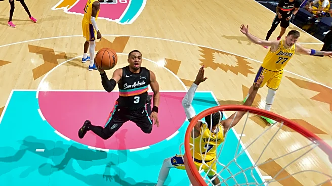 Spurs snap two-game losing streak in win over Lakers