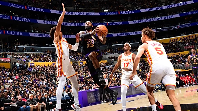 Lakers snap losing streak in blowout win over Hawks