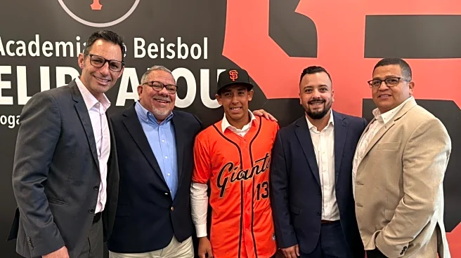 Giants officially sign top international prospect Luis Hernández