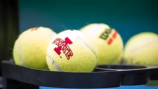 Cyclones drop road test at Minnesota, 5-2