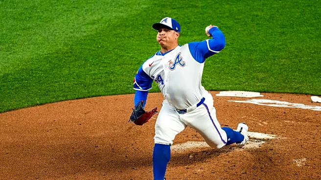 Braves bring back José Suarez