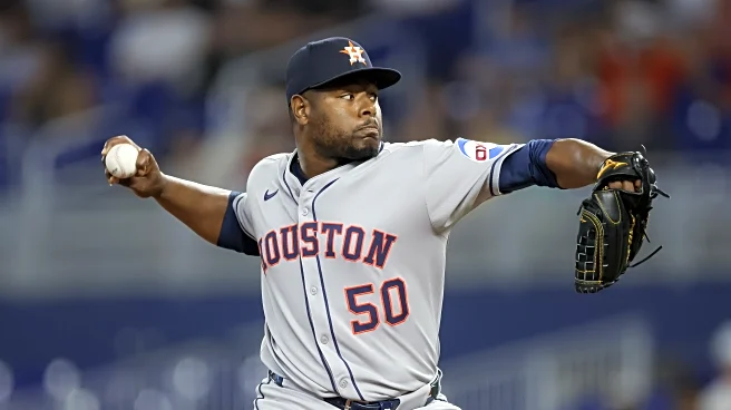 Royals sign reliever Héctor Neris to minor league deal