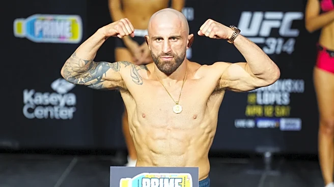 UFC 325 weigh-in video: Volkanovski vs. Lopes 2