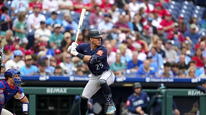 Phillies sign Dylan Moore to minor league deal