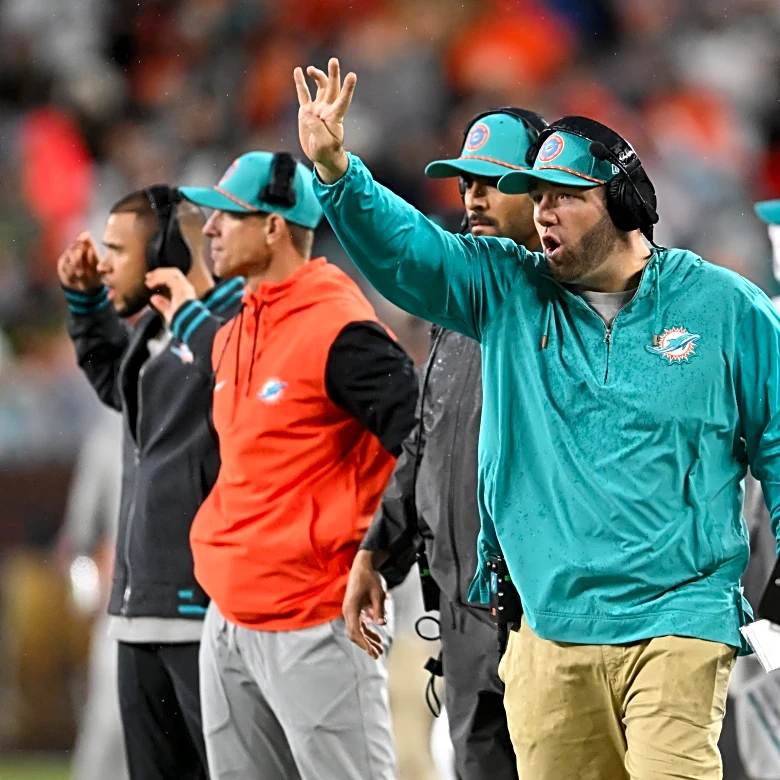 Dolphins retain two defensive assistants – The Splash Zone 2/3/26