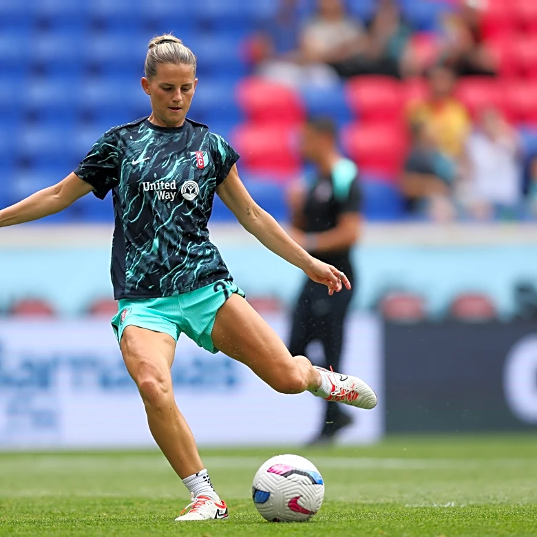 Bayley Feist stays with Kansas City Current one more season