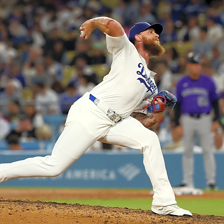 Which remaining free-agent reliever should the Mariners target?